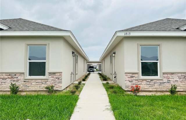 1013 N Clarence Avenue unit: 4 photos photos