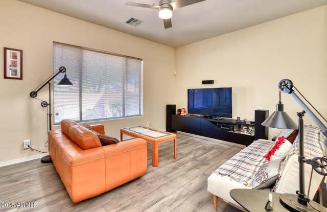 1404 W WEATHERBY Way Gallery 4