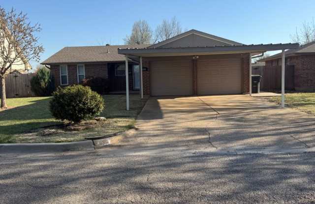 Fully Furnished & Move-In Ready in the Heart of Moore! photos photos