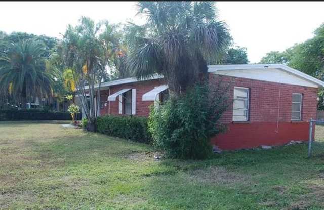 4379 Neptune Dr SE, St Petersburg FOR RENT photos photos