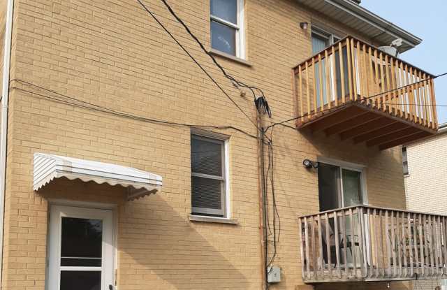 6219 West Lawrence Avenue Gallery 2