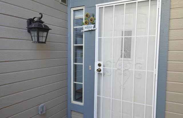 Spacious 3BR Townhome – Everything Included & Dog Friendly Gallery 3