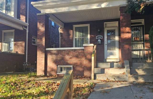 AVAILABLE FOR NOW!! 3BR/1BA WITH GARAGE!! Gallery 3