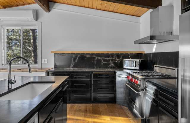 4 Bed 2 Bath West Hills Bend Oregon Gallery 4