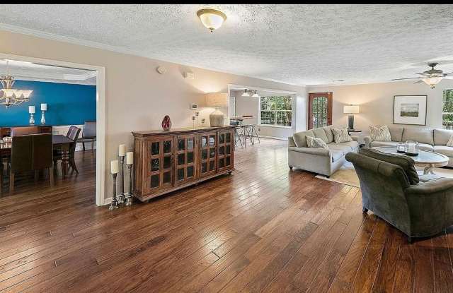 4 Bedroom Home In Knoxville Gallery 3