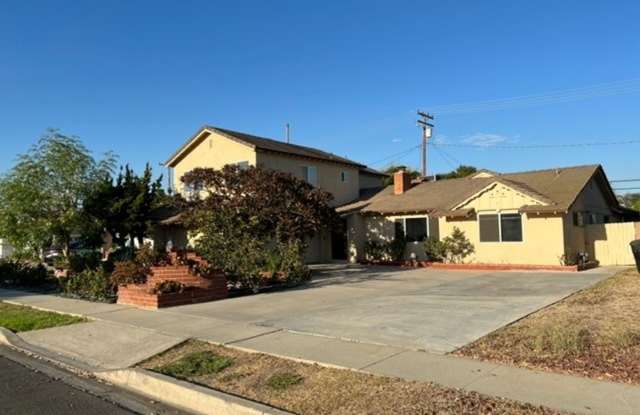 Large 2 Story: 5 Bedroom 5 Bath Pool Home With Family Room, photos photos