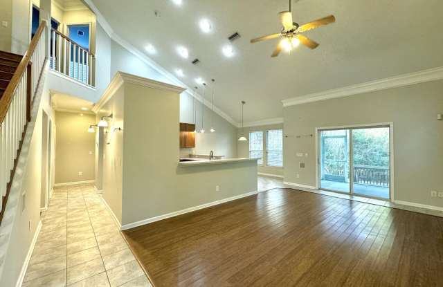 900 PARADISE Lane Gallery 3