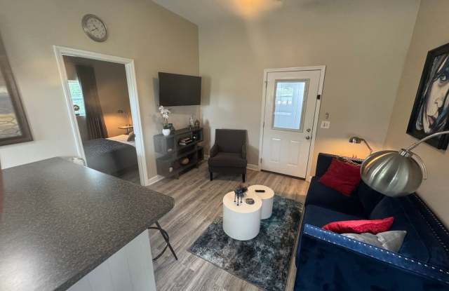 G TEAM - FOR LEASE- 1 BED, 1 BATH HOUSE Gallery 3