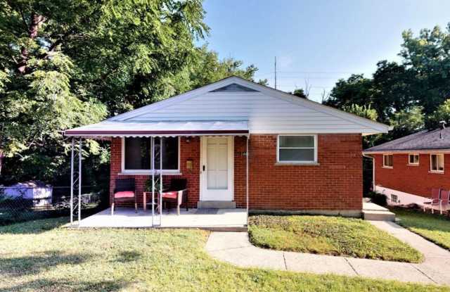 NORWOOD - 2 bed/1.5 bath with 1 car garage - 2442 Lysle Lane, Norwood, OH 45212