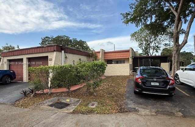 9423 NW 65th St photos photos