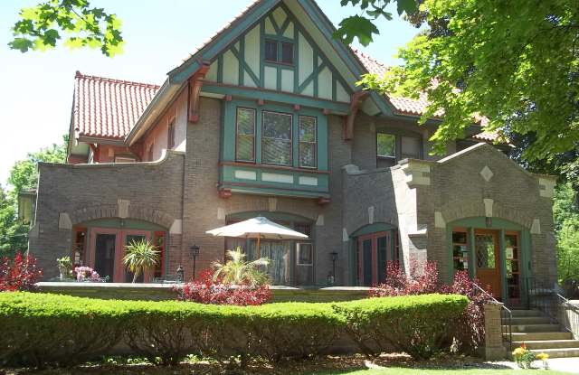 305 Oregon Avenue - 305 Oregon Avenue, West Dundee, IL 60118