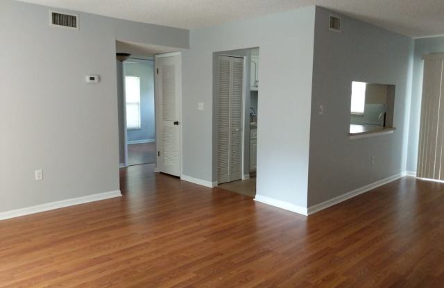 2409 SE 15th Avenue Unit E Gallery 2