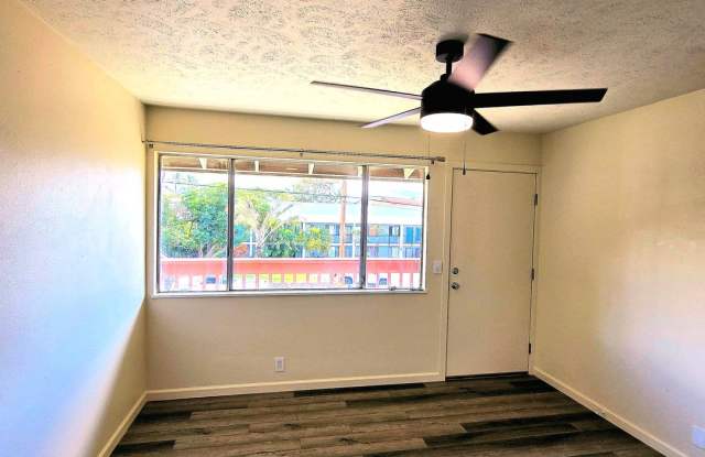 Live the beach life! Remodeled 1 Bedroom Near Charlie Young Beach Gallery 3