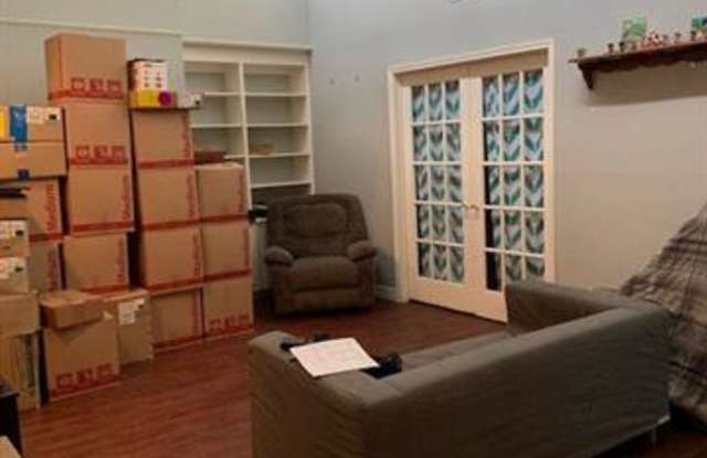 2815 N Bell Avenue Gallery 2