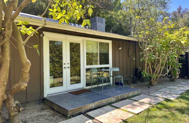 2 Bedroom Laurel Canyon Bungalow with Lush Private Yards and Modern, Bright Interiors photos photos