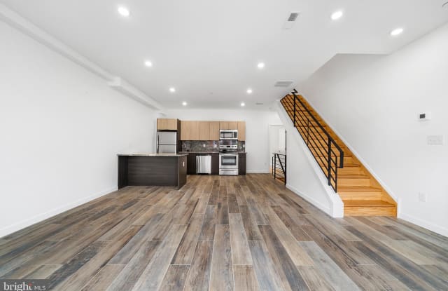 300 N BUDD ST - 300 North Budd Street, Philadelphia, PA 19104