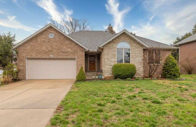 3 Bedroom Home 2 Bath 2 Car Garage - Great South Springfield Location! photos photos