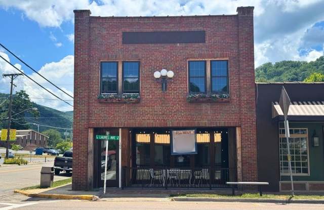 109 W Laurel Ave - 109 West Laurel Avenue, Damascus, VA 24236