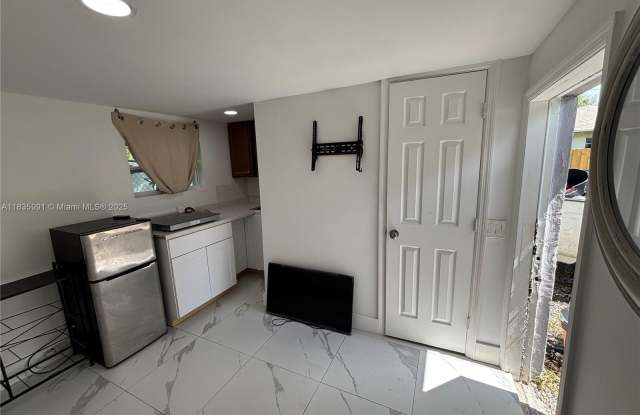 729 NW 19th Ave photos photos