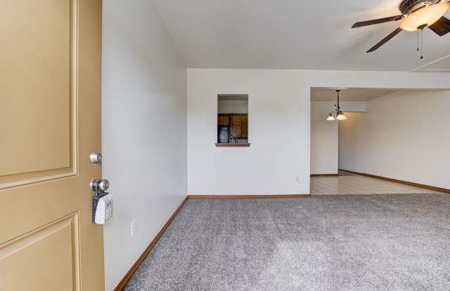 !!50 Percent off your 1st Months Rent!! Spacious 1BD/1BTH Apartment with a Private Balcony in the Heart of Norman! photos photos