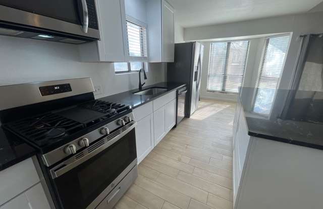 Room in 3 Bedroom Home at Southwest Dr photos photos