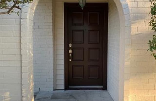 957 Meadowdale Circle - 957 Meadowdale Circle, Garland, TX 75043