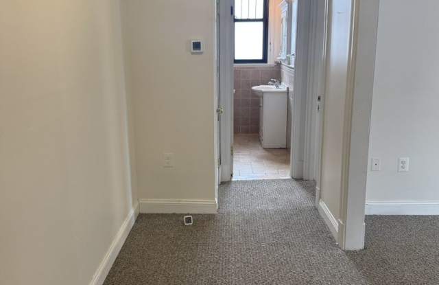 Centrally Located 1BR/1BA Apartment in Adams Morgan Gallery 3