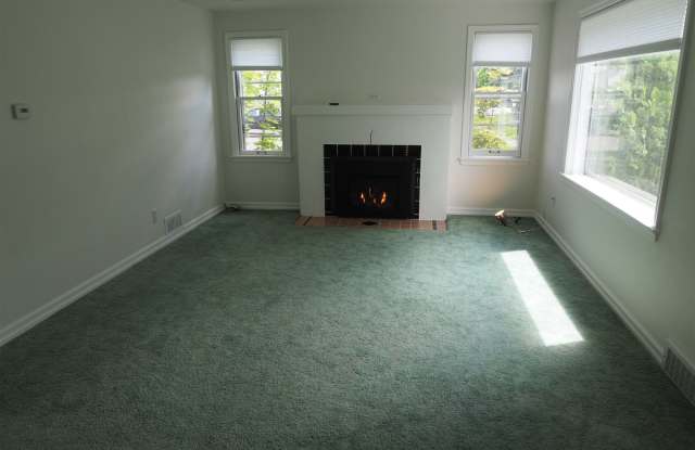 211 East Hoffman Avenue Gallery 2