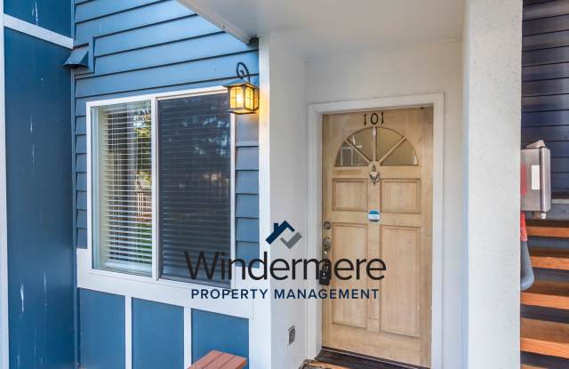 *9 Month Lease* 2 Bed 2 Bath Ground Level Baker View Condo with an Office! Gallery 1