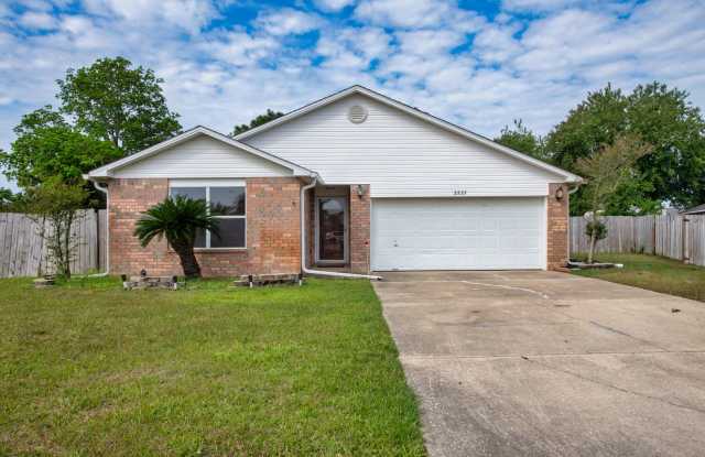 Charming 3BR Home with Fenced Yard, Garden Tub & Double Vanity photos photos