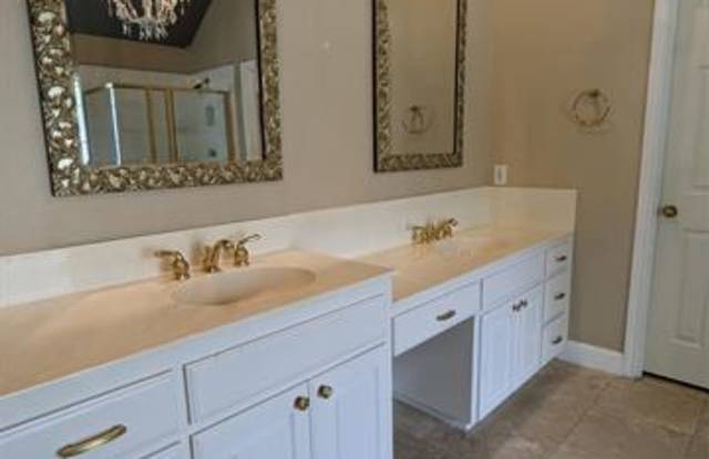 310 Chisholm Trail Gallery 3