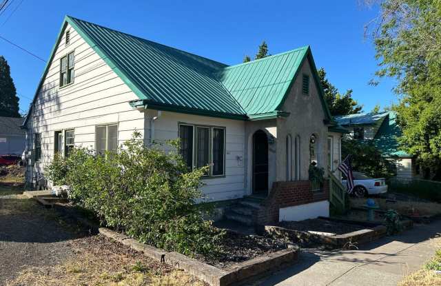 1822 Earle - 1822 Earle Street, Klamath Falls, OR 97601