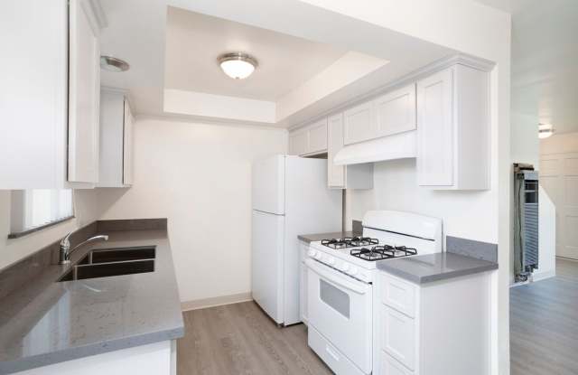 Completely updated 2 Bedrooms / 1.5 Bathrooms in the heart of Guadalupe! Gallery 3
