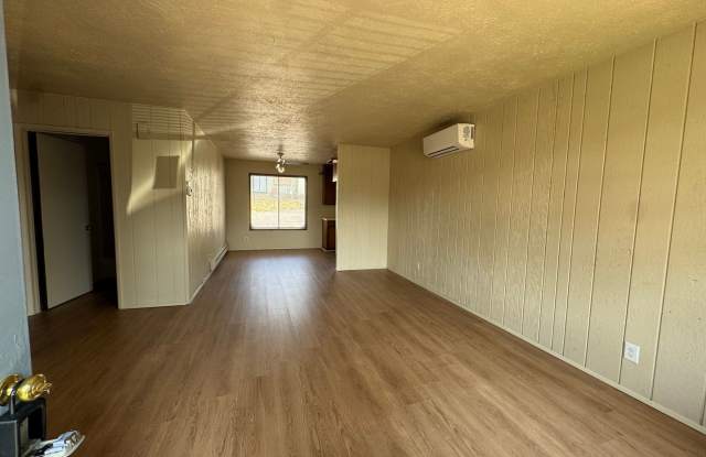2 Bedroom Duplex with Garage Gallery 4