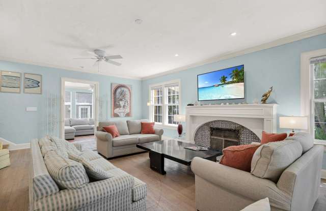 519 28th Street unit: Main House Gallery 3