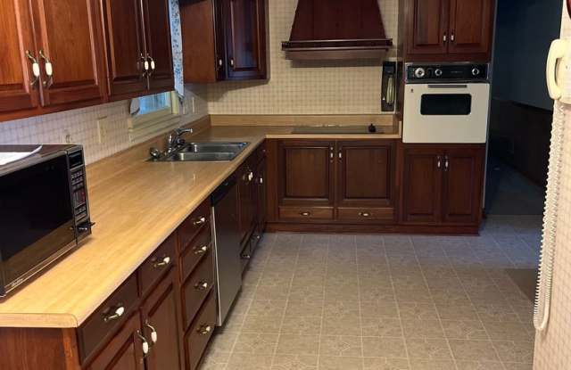 Sought After Community! - 6 Kingsbury Road, Greenville County, SC 29617