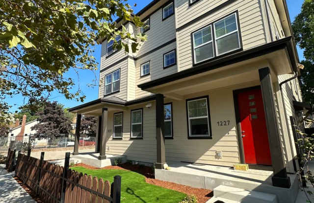 NEW 4 Bedroom / 4.5 Bath Townhome. A/C in every bedroom - 1227 High Street, Eugene, OR 97401