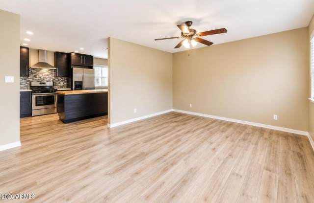 1015 E MARIGOLD Lane Gallery 3