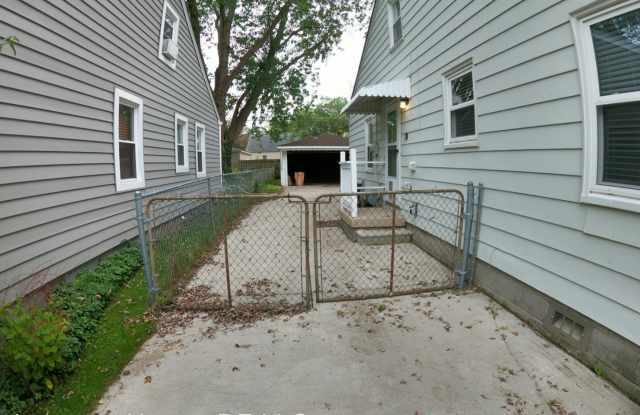 2360 Mapledale Gallery 3