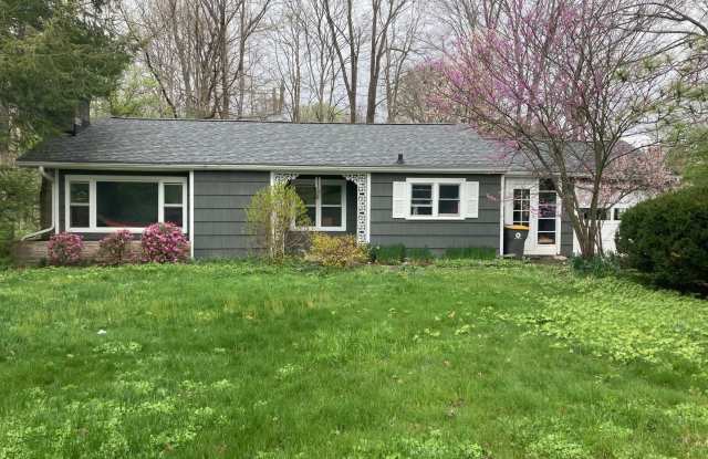 3 bedroom, 1 bath House: Available August 2026! photos photos