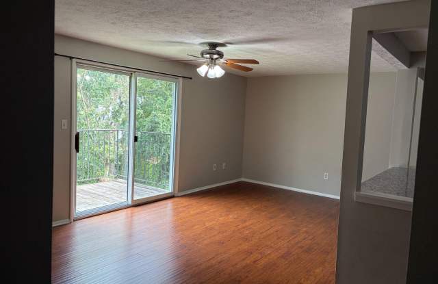 3503-M WEDGEWOOD Court Gallery 1