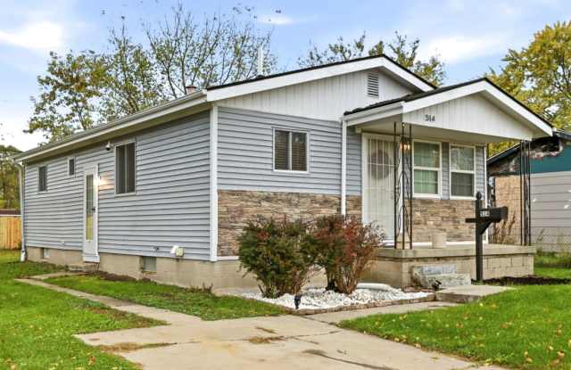 Newly Renovated Home with Brand-New Appliances & Extra Storage Gallery 1