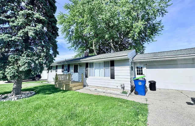 Perfect 3 bedroom 2 bath home with a finished basement! Gallery 1