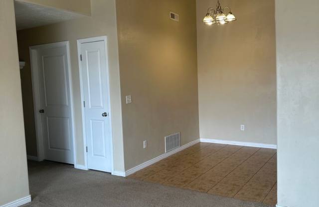 3 bedroom 2 Bath condo in Green River photos photos