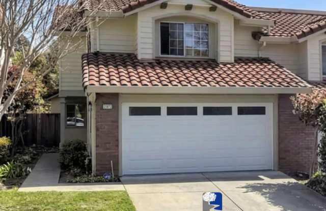 No Rear Neighbors 2-Bedroom Primary Suite Townhome for Lease in Castro Valley Gallery 3