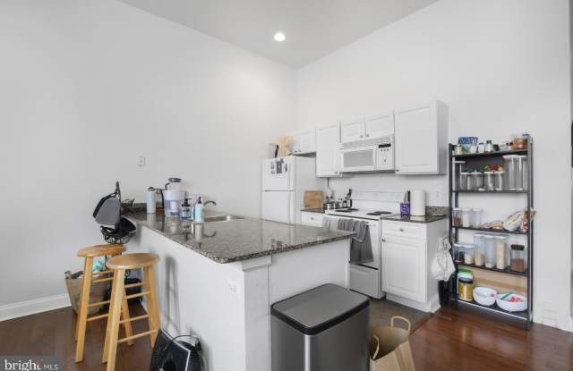 1001 CHESTNUT Street unit: 903W Gallery 4