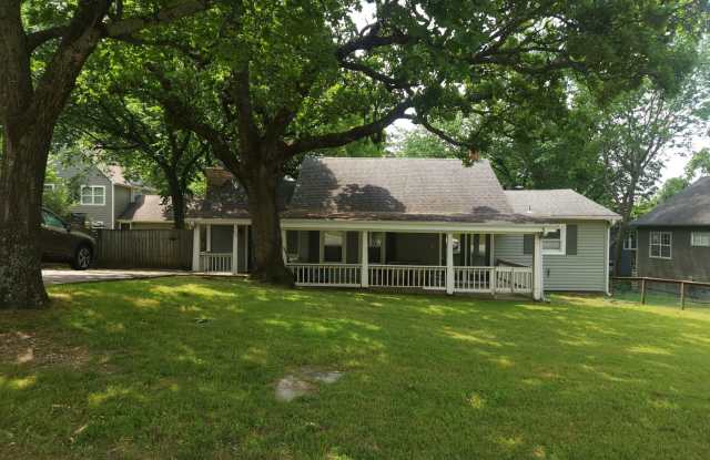 2 bedroom 2 bath HISTORIC HOME near downtown Fayetteville photos photos