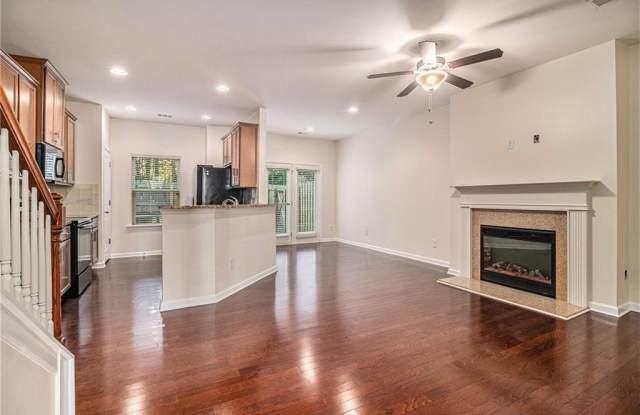 5004 Longview Walk Gallery 3