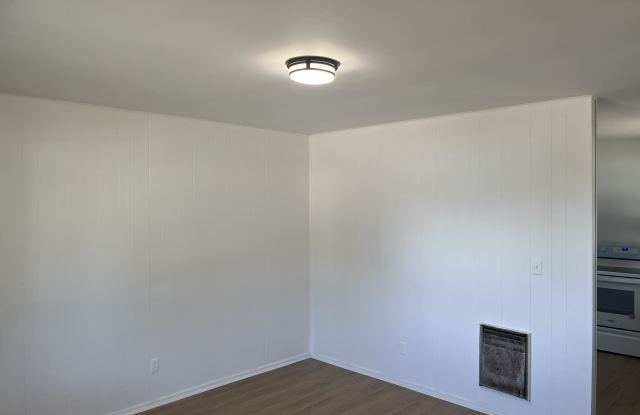 1418 E 5th St Gallery 3
