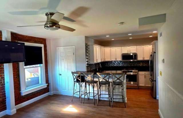 44 Union St unit: 3 photos photos